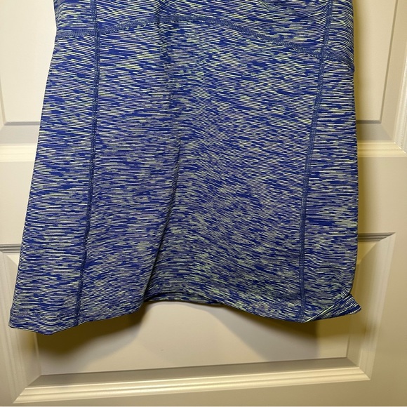 Road Runner Sports Blue Print V Neck Sleeveless Tank size M - Picture 5 of 9